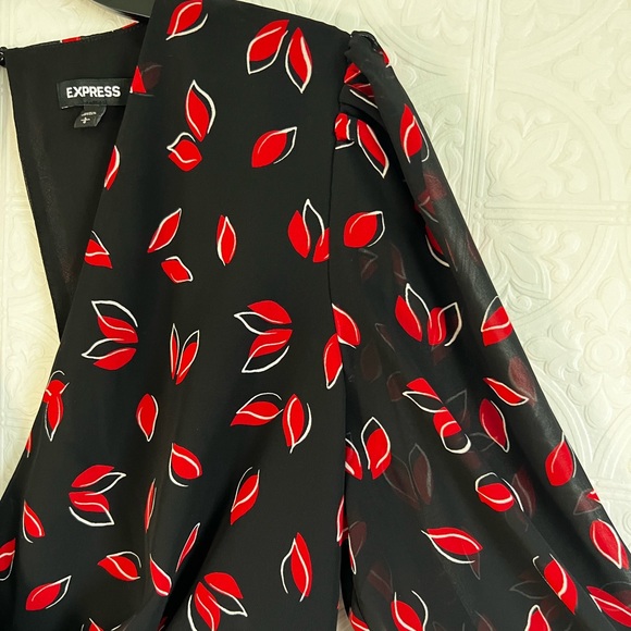 EXPRESS | Petal Blouse - Picture 2 of 5